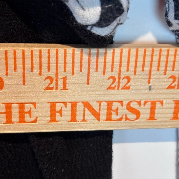 Disney Minnie/Mickey 3-Button Raglan Tee/Size 2/Black w/ Character Print Sleeves - Picture 4 of 12